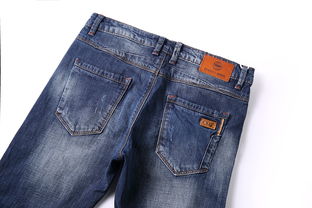 服装平铺摄影指南 从休闲裤到牛仔裤的静物展示艺术